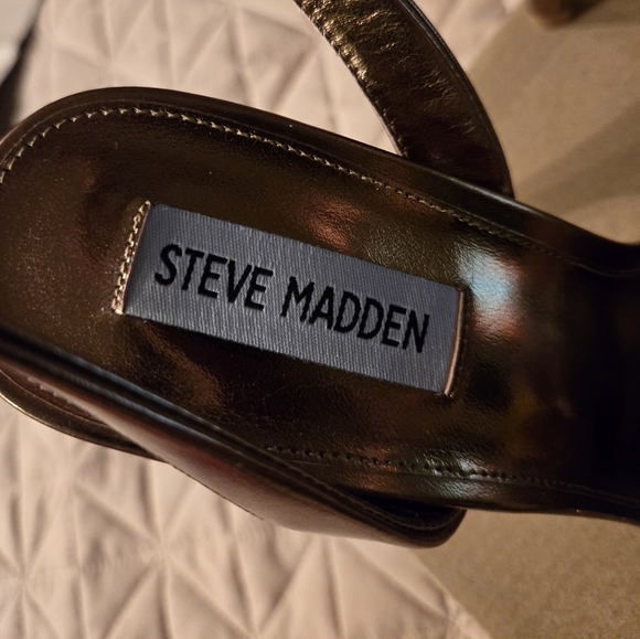 Ladies Shoe - Picture 4 of 6